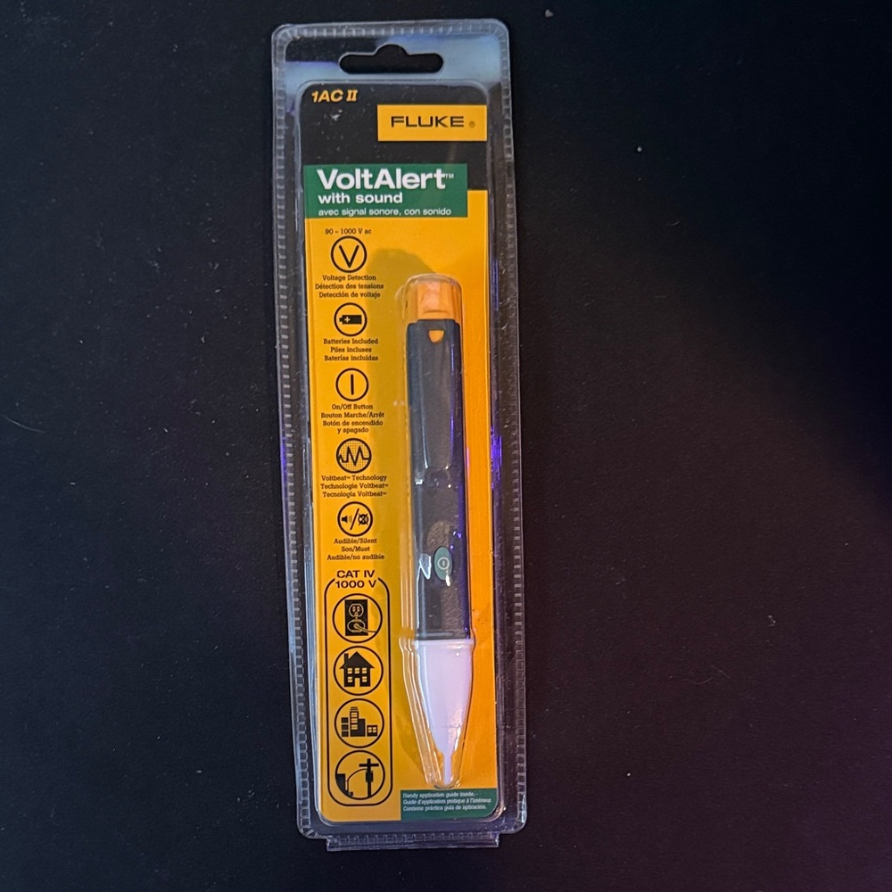 Fluke VoltAlert Voltage Tester